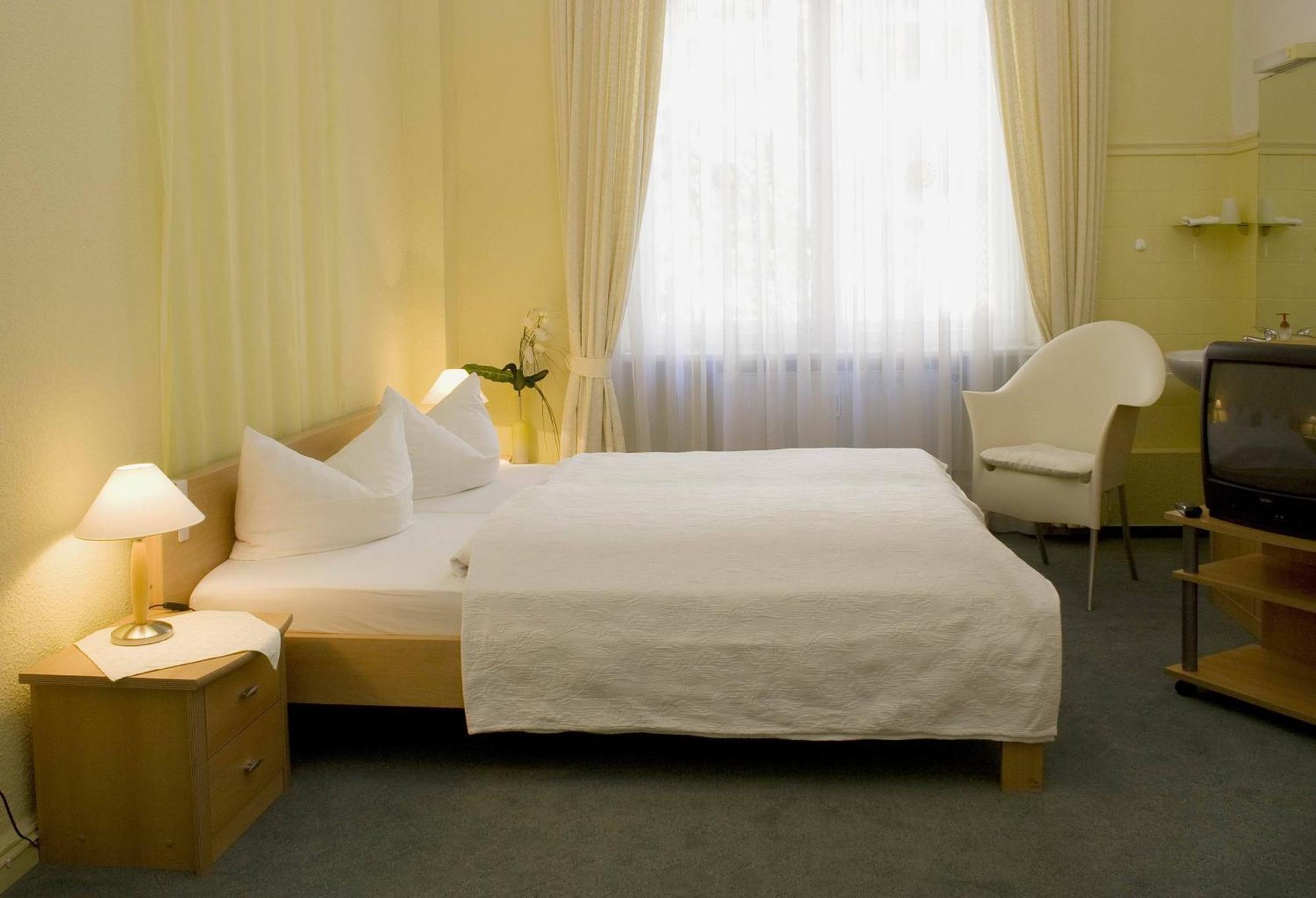 Hotel Pension Senta Berlino Esterno foto