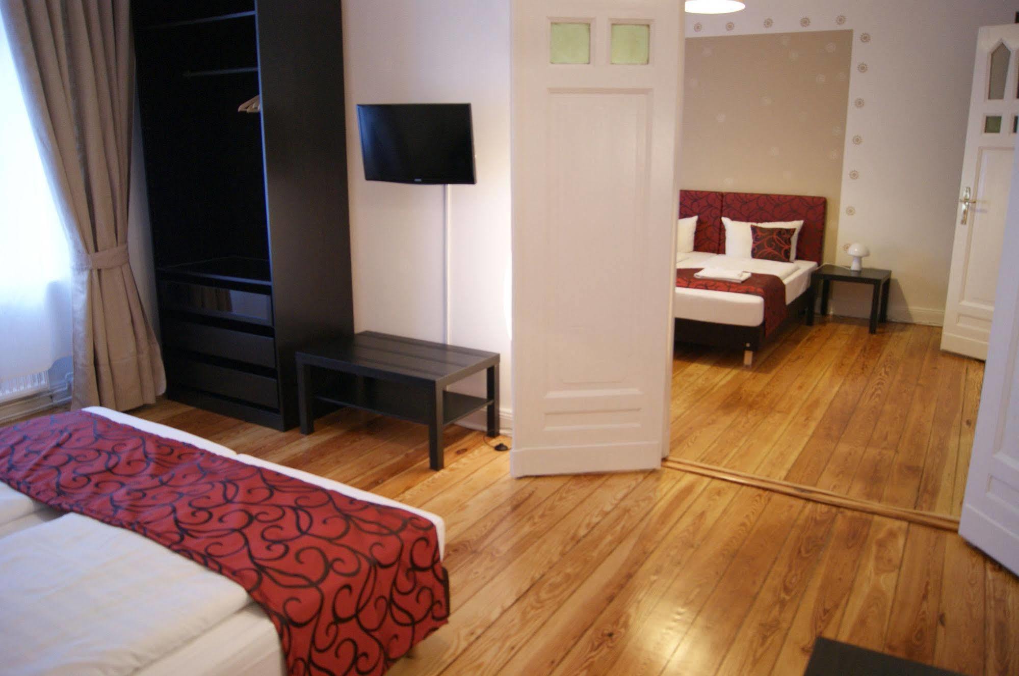 Hotel Pension Senta Berlino Esterno foto