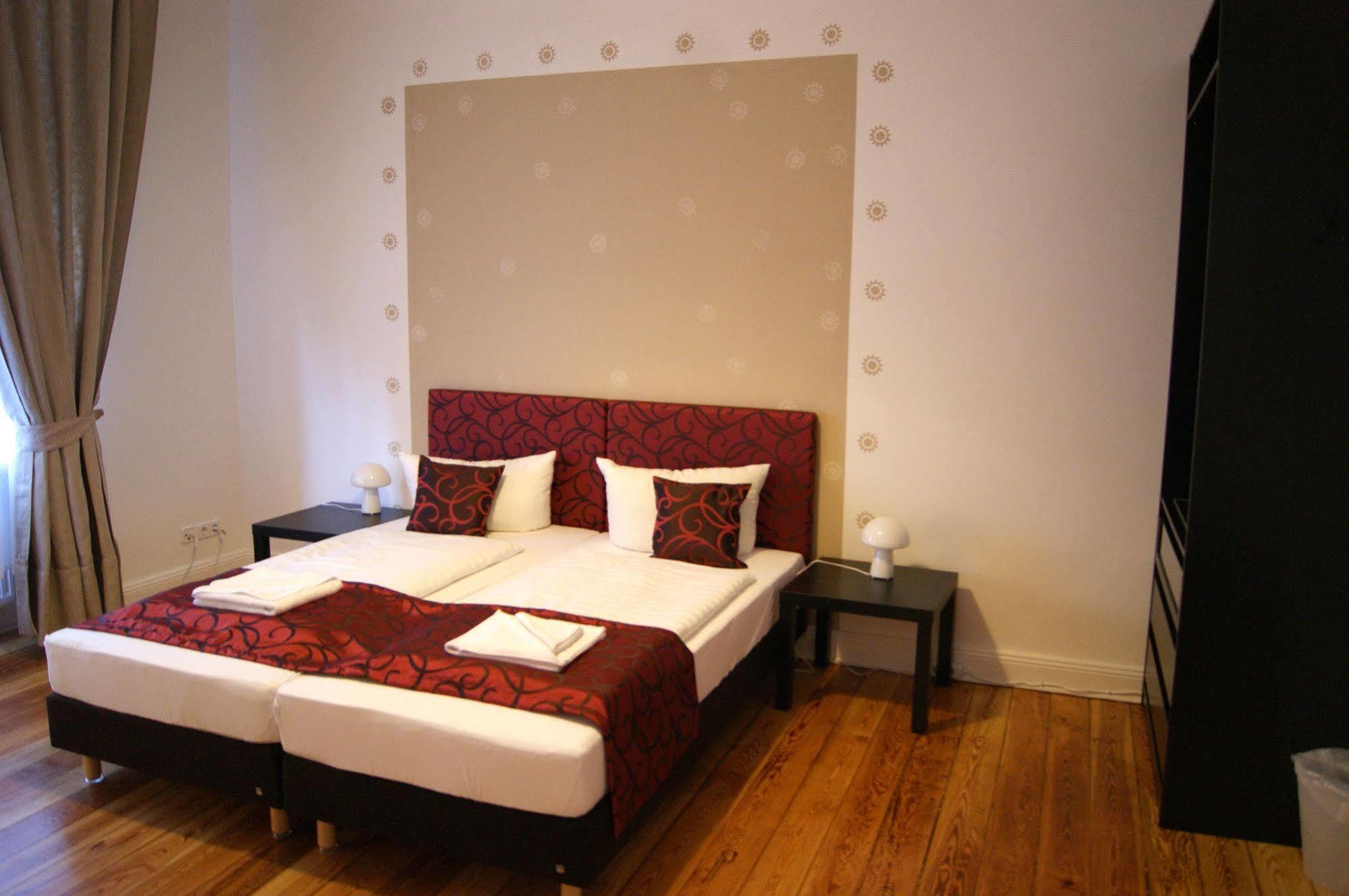 Hotel Pension Senta Berlino Esterno foto